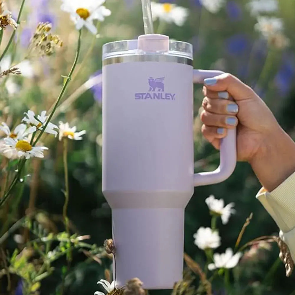 STANLEY Quencher 2.0: Der Edelstahl Vakuumisolierbecher, der Nachhaltigkeit und Trend vereint STANLEY Quencher 2.0: Der Edelstahl Vakuumisolierbecher, der Nachhaltigkeit und Trend vereint